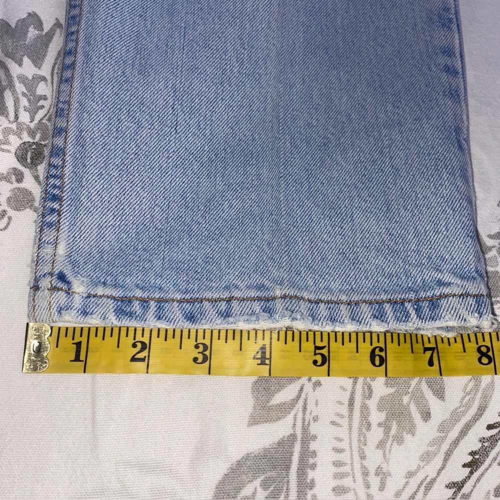 Vintage Levis 550 Relaxed Jeans
Light Blue Faded Denim
Made‎ USA 90s - Picture 13 of 14